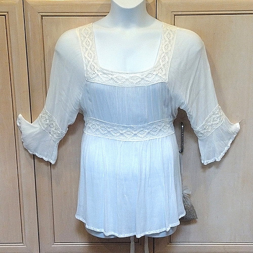 💗 Vintage Torrid White Bell Sleeve Boho Top